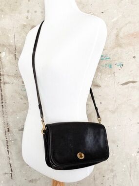 Vintage Coach Dinky Dupe Turnlock Crossbody Purse